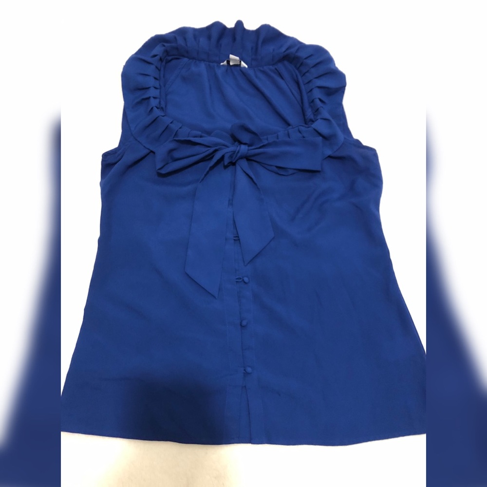 Sleeveless shirt